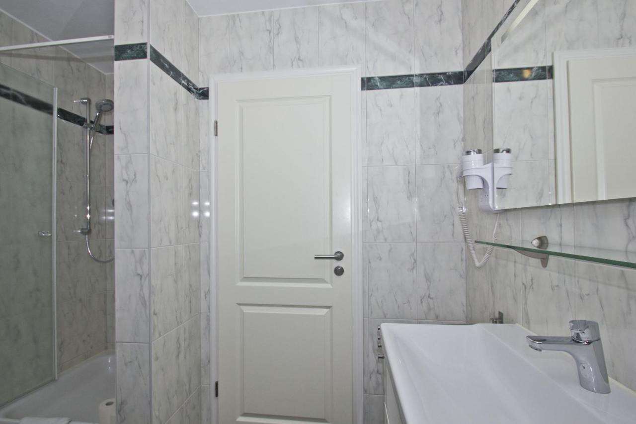 Mit Meerblick Und Balkon, Gratis Nutzung Vom Ahoi Erlebnisbad Und Sauna In Sellin - Meeresblick Fewo 33 Гьорен Екстериор снимка